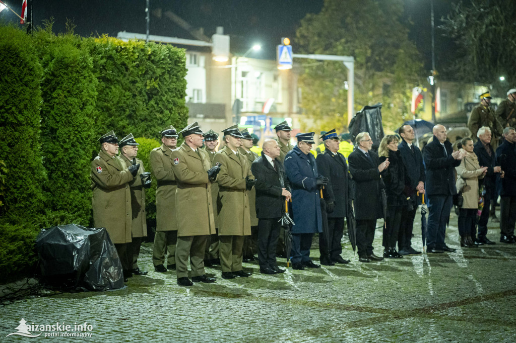 Deszcz nie przeszkodził w patriotycznym capstrzyku w Nisku