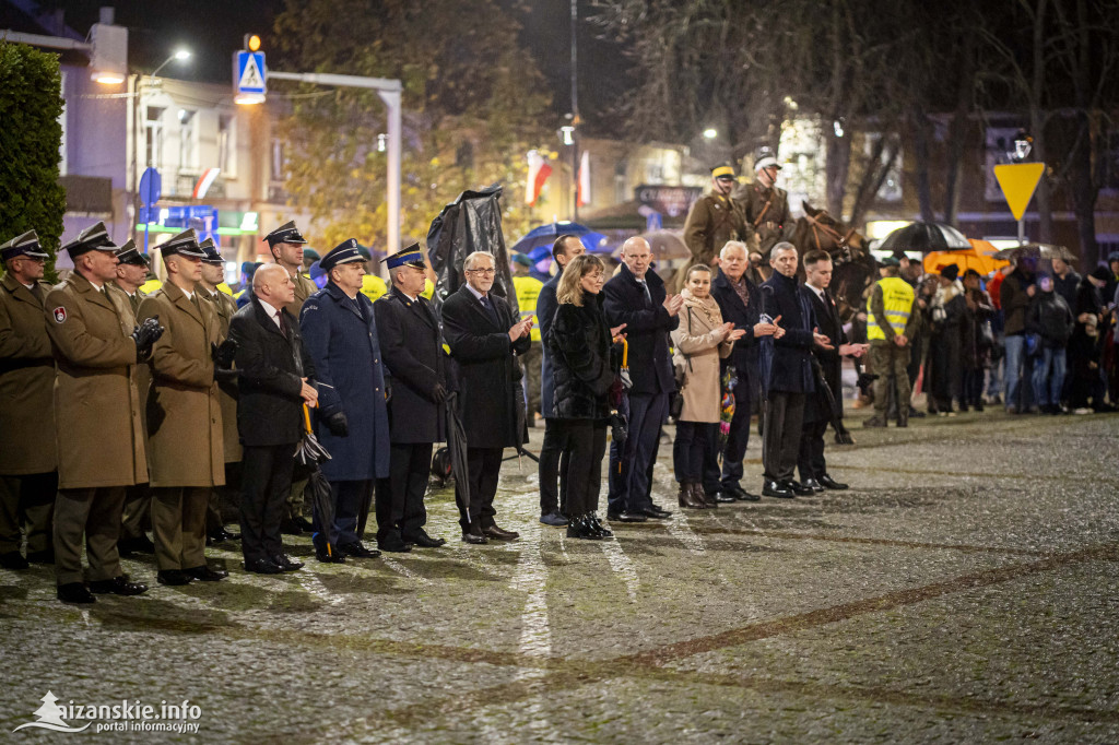 Deszcz nie przeszkodził w patriotycznym capstrzyku w Nisku