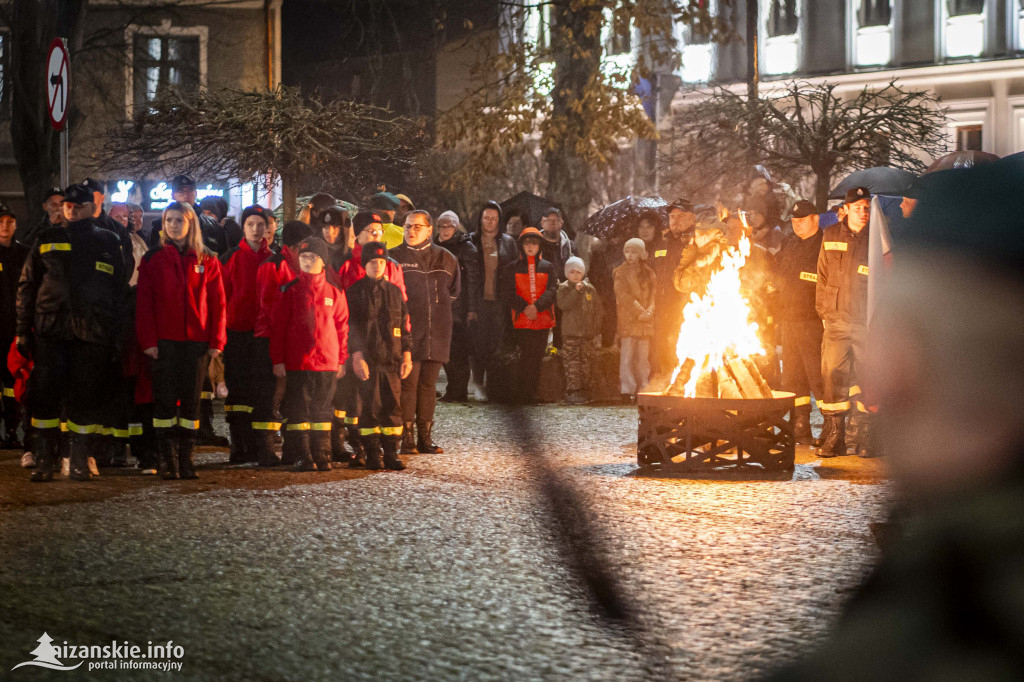 Deszcz nie przeszkodził w patriotycznym capstrzyku w Nisku