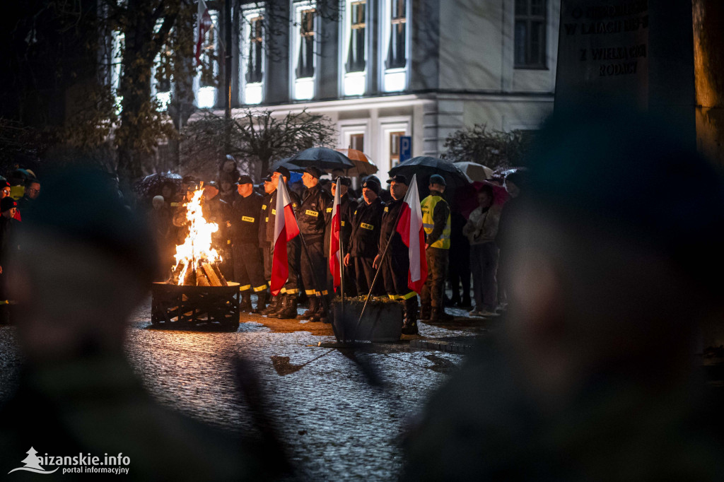 Deszcz nie przeszkodził w patriotycznym capstrzyku w Nisku