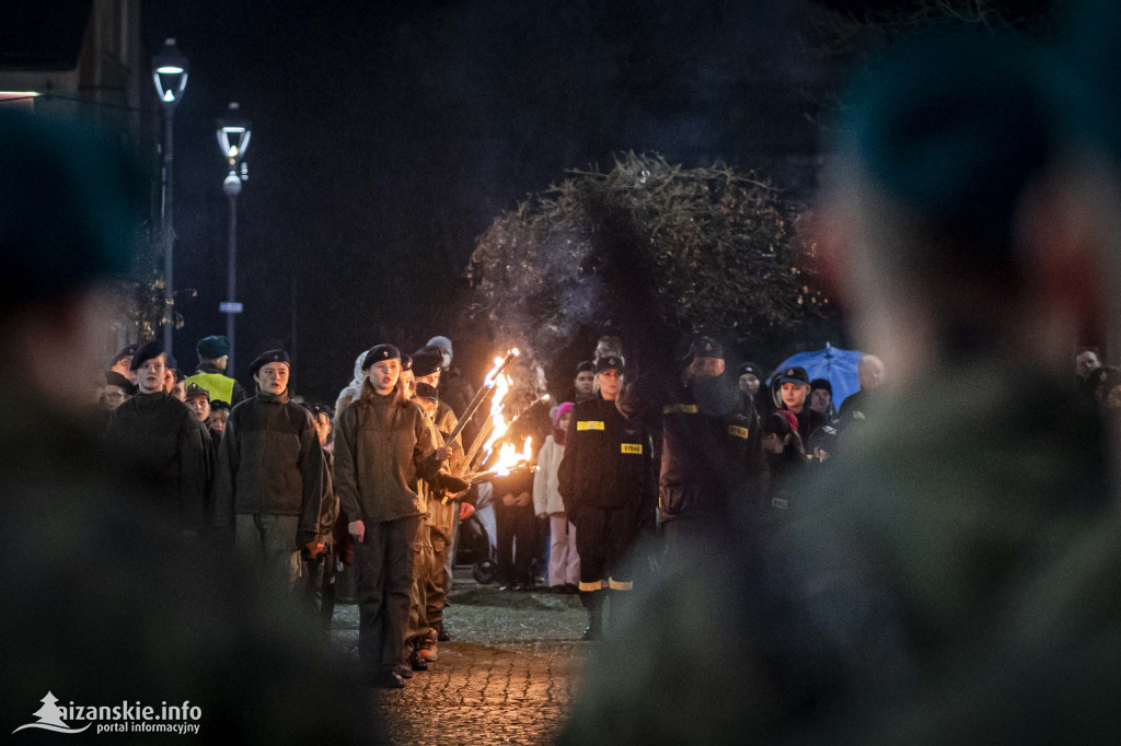 Deszcz nie przeszkodził w patriotycznym capstrzyku w Nisku