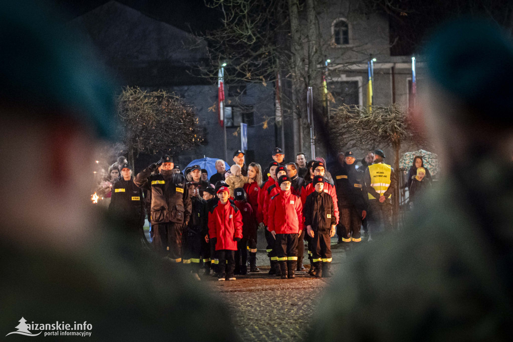 Deszcz nie przeszkodził w patriotycznym capstrzyku w Nisku
