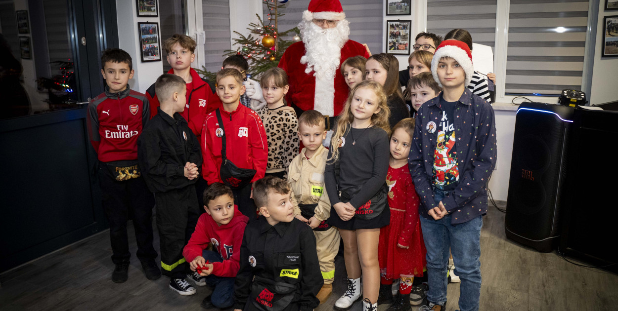 Mikołajkowy bal MDP w Nisku – święto młodych strażaków pełne nagród