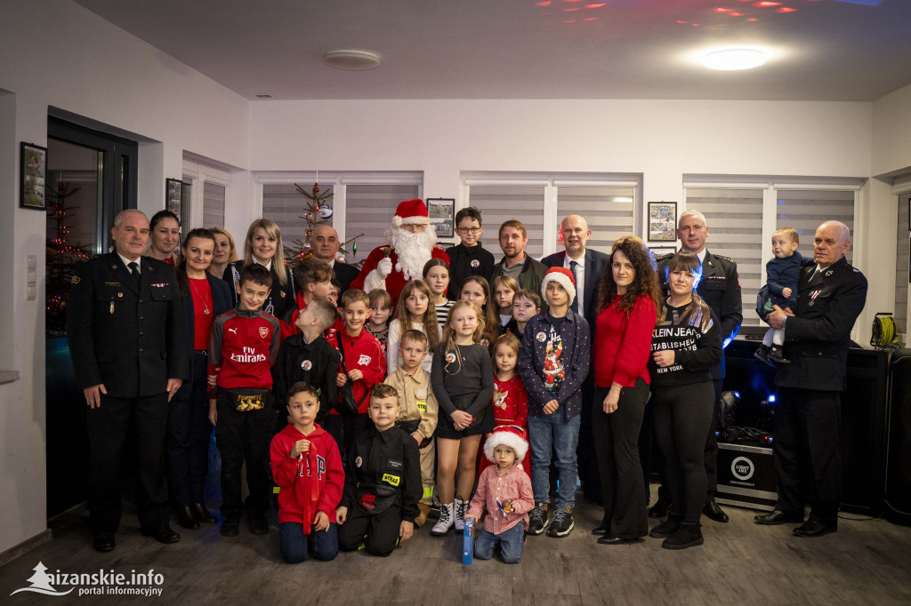 Mikołajkowy bal MDP w Nisku – święto młodych strażaków pełne nagród