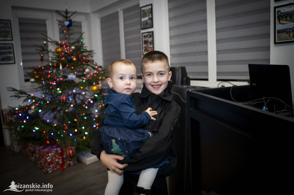 Mikołajkowy bal MDP w Nisku – święto młodych strażaków pełne nagród