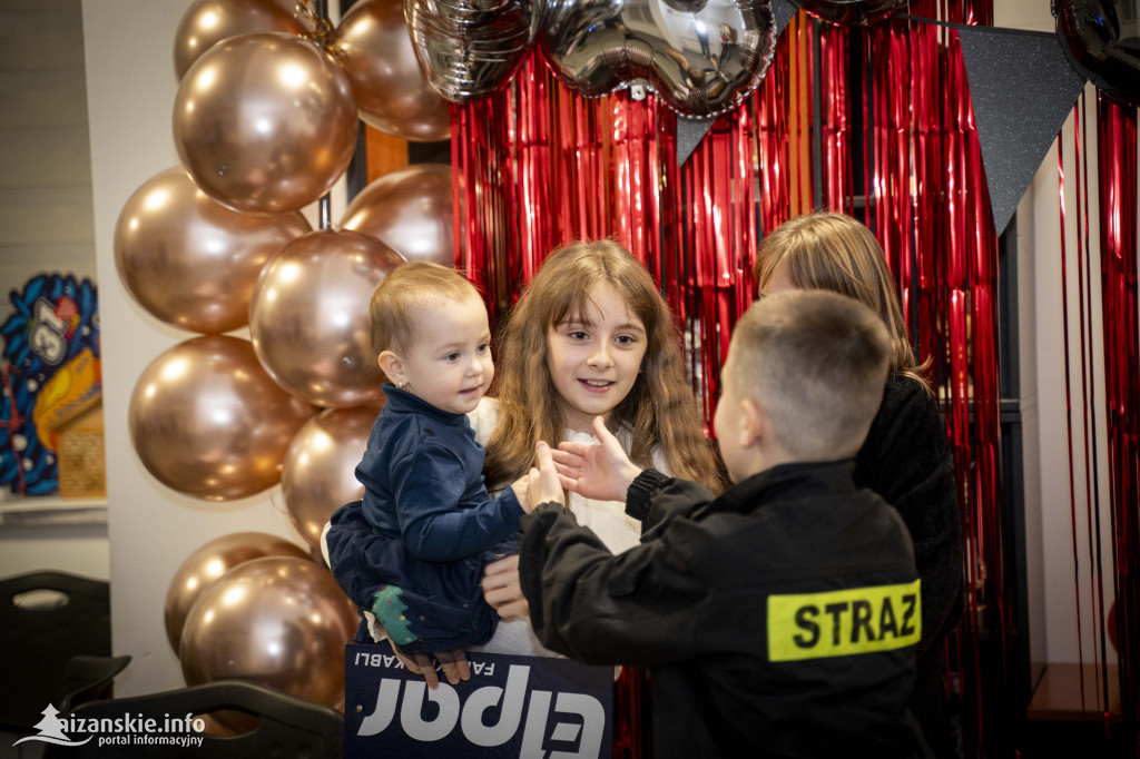 Mikołajkowy bal MDP w Nisku – święto młodych strażaków pełne nagród