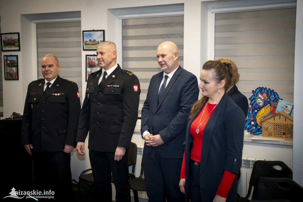 Mikołajkowy bal MDP w Nisku – święto młodych strażaków pełne nagród