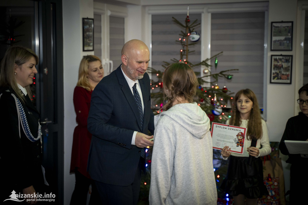 Mikołajkowy bal MDP w Nisku – święto młodych strażaków pełne nagród