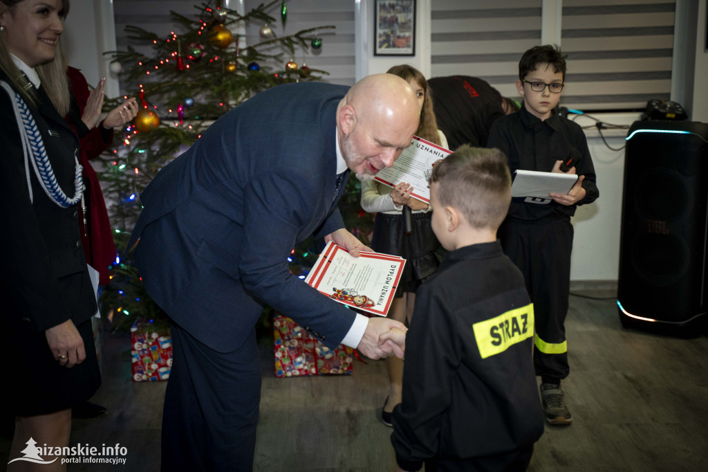 Mikołajkowy bal MDP w Nisku – święto młodych strażaków pełne nagród