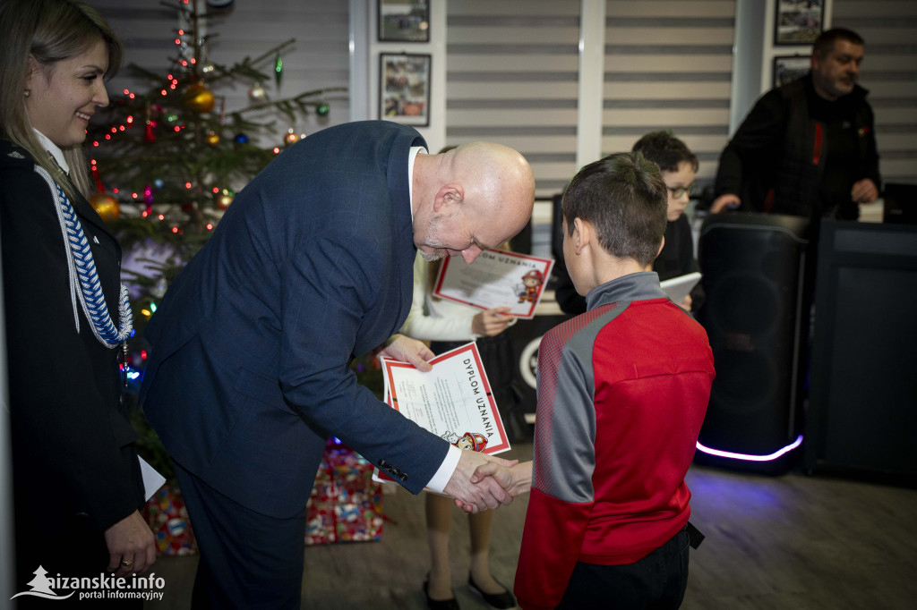 Mikołajkowy bal MDP w Nisku – święto młodych strażaków pełne nagród