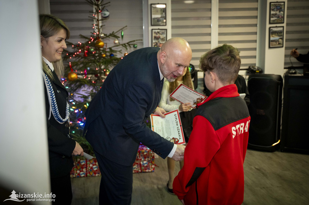 Mikołajkowy bal MDP w Nisku – święto młodych strażaków pełne nagród