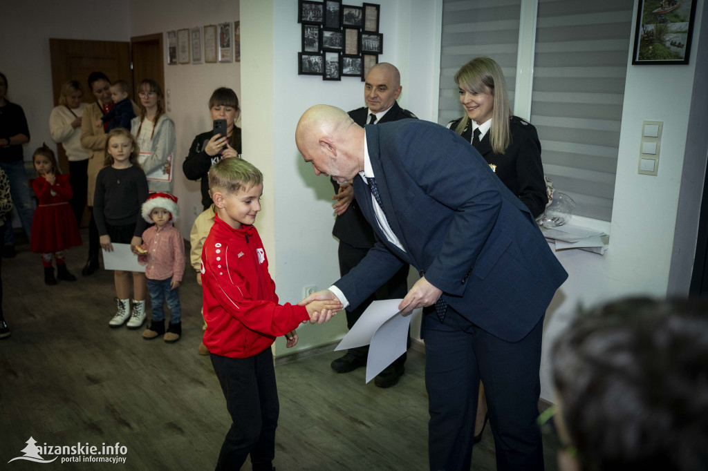 Mikołajkowy bal MDP w Nisku – święto młodych strażaków pełne nagród