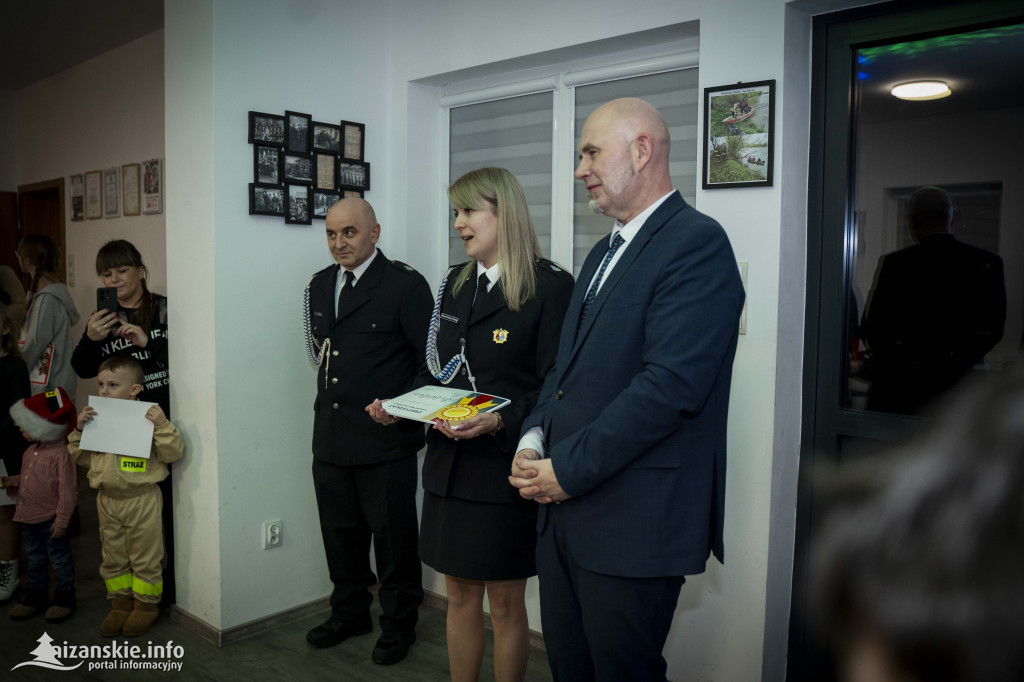 Mikołajkowy bal MDP w Nisku – święto młodych strażaków pełne nagród
