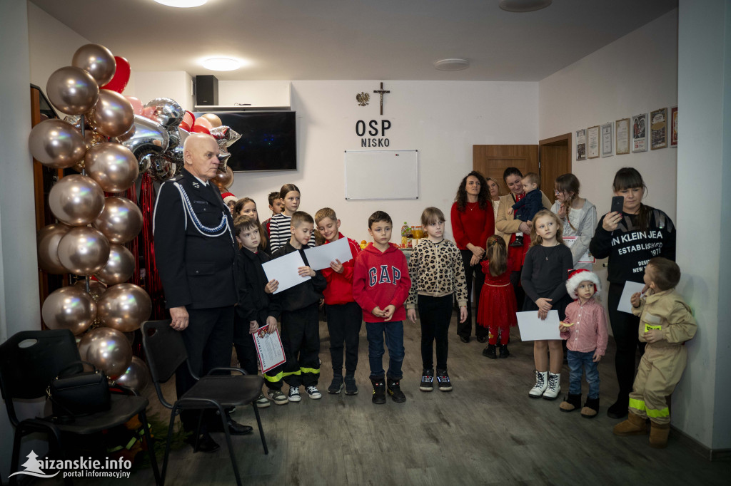 Mikołajkowy bal MDP w Nisku – święto młodych strażaków pełne nagród