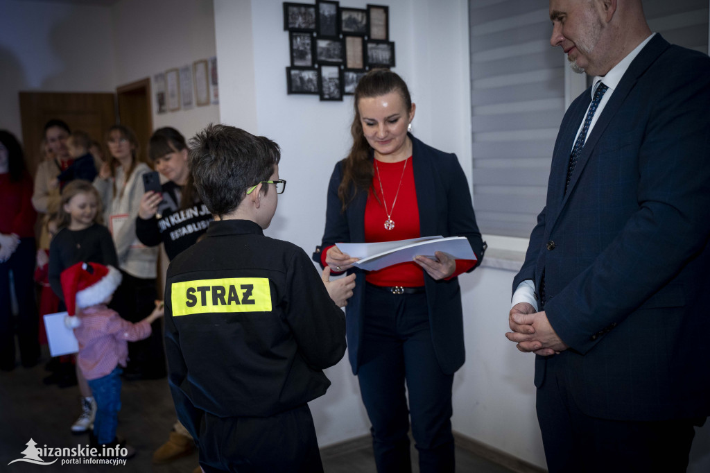 Mikołajkowy bal MDP w Nisku – święto młodych strażaków pełne nagród