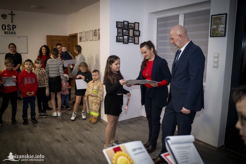 Mikołajkowy bal MDP w Nisku – święto młodych strażaków pełne nagród