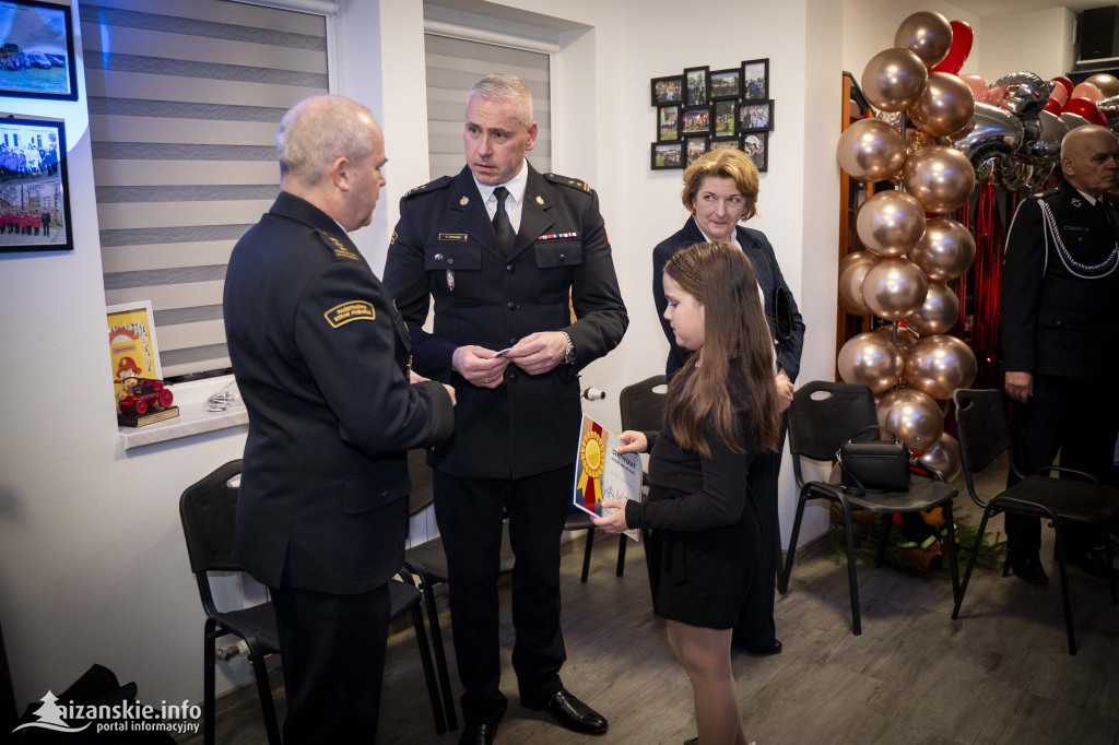 Mikołajkowy bal MDP w Nisku – święto młodych strażaków pełne nagród