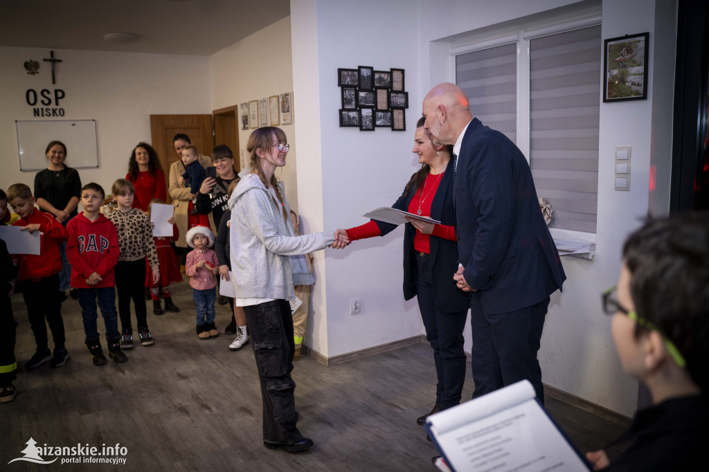 Mikołajkowy bal MDP w Nisku – święto młodych strażaków pełne nagród