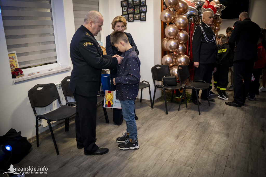 Mikołajkowy bal MDP w Nisku – święto młodych strażaków pełne nagród