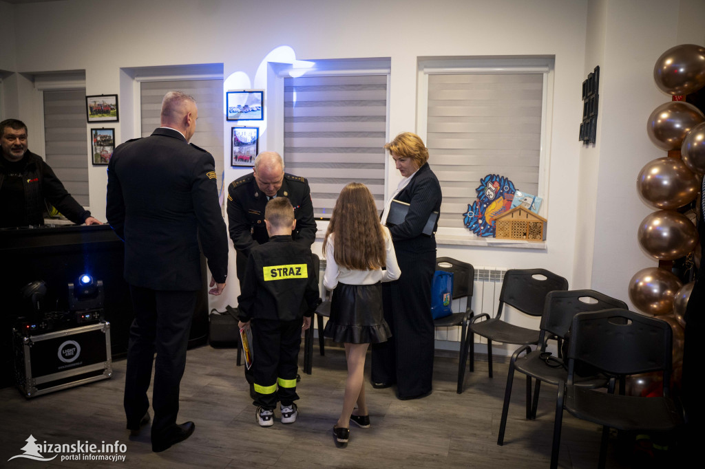 Mikołajkowy bal MDP w Nisku – święto młodych strażaków pełne nagród