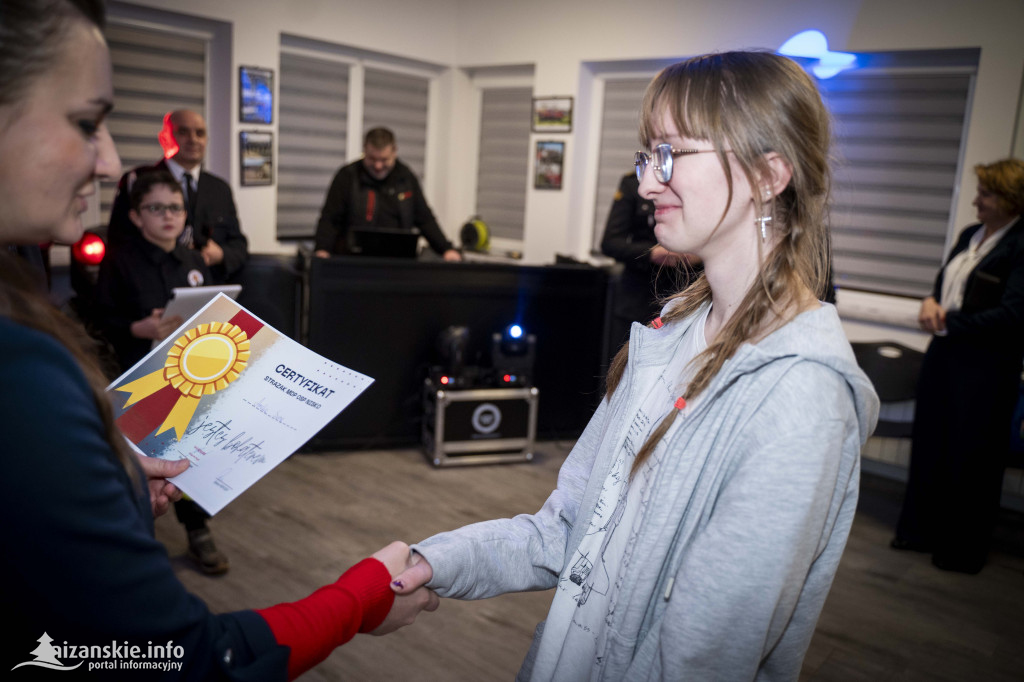 Mikołajkowy bal MDP w Nisku – święto młodych strażaków pełne nagród