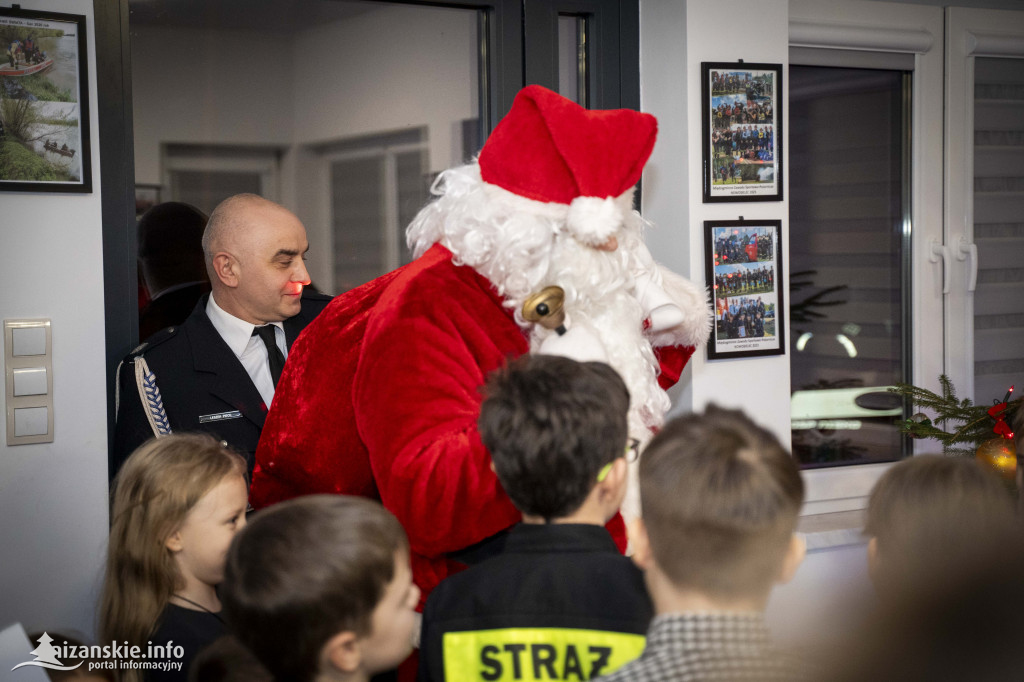 Mikołajkowy bal MDP w Nisku – święto młodych strażaków pełne nagród