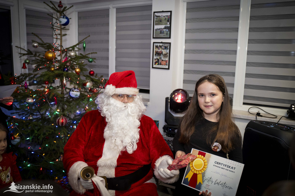 Mikołajkowy bal MDP w Nisku – święto młodych strażaków pełne nagród