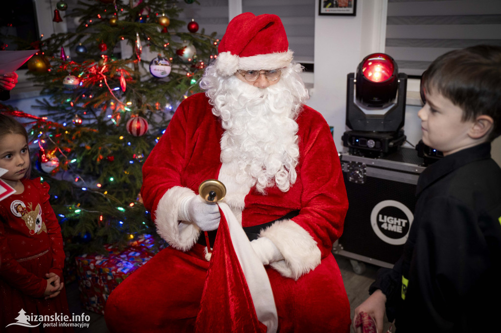 Mikołajkowy bal MDP w Nisku – święto młodych strażaków pełne nagród