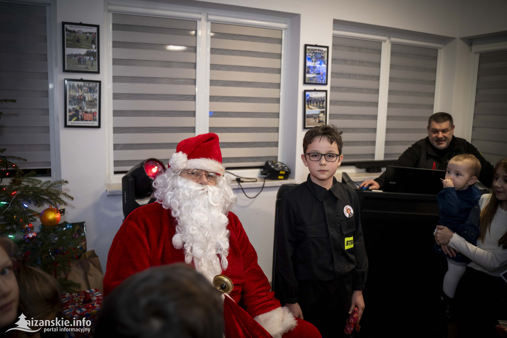 Mikołajkowy bal MDP w Nisku – święto młodych strażaków pełne nagród