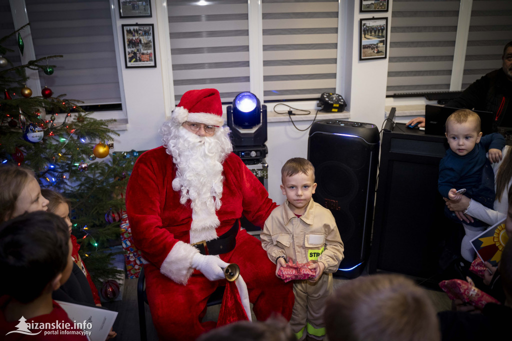 Mikołajkowy bal MDP w Nisku – święto młodych strażaków pełne nagród