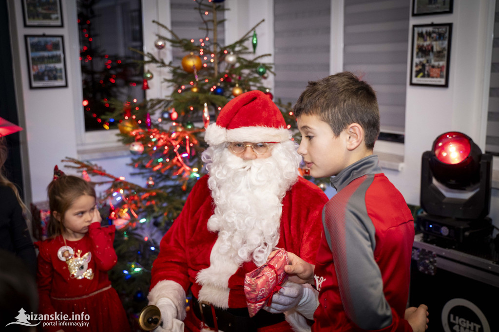 Mikołajkowy bal MDP w Nisku – święto młodych strażaków pełne nagród