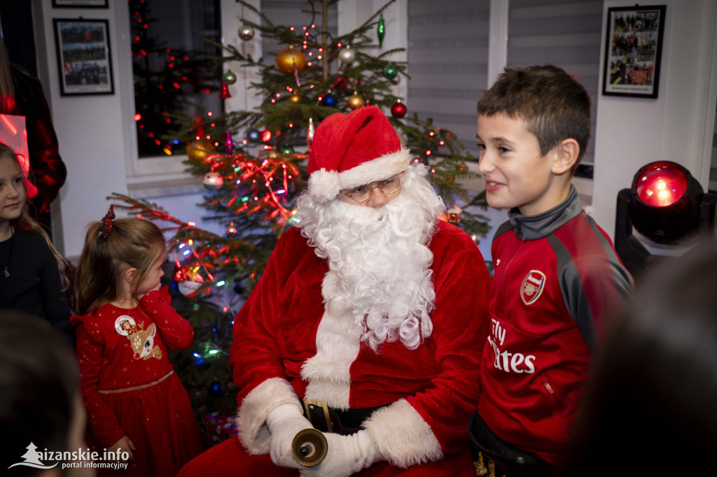 Mikołajkowy bal MDP w Nisku – święto młodych strażaków pełne nagród