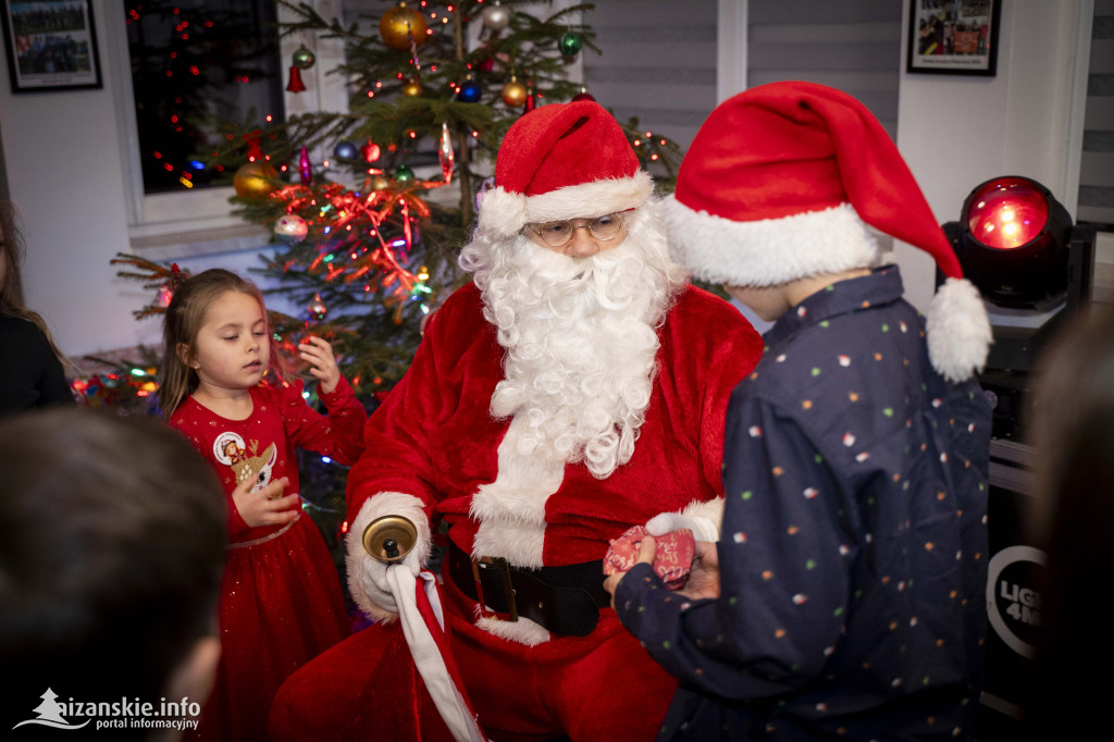 Mikołajkowy bal MDP w Nisku – święto młodych strażaków pełne nagród