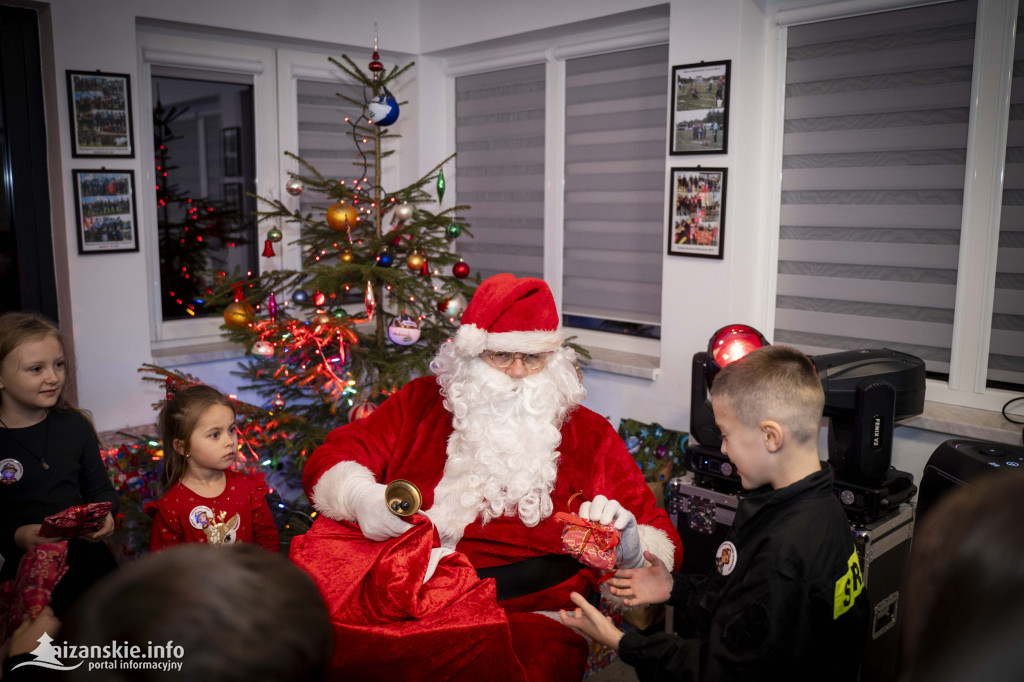 Mikołajkowy bal MDP w Nisku – święto młodych strażaków pełne nagród