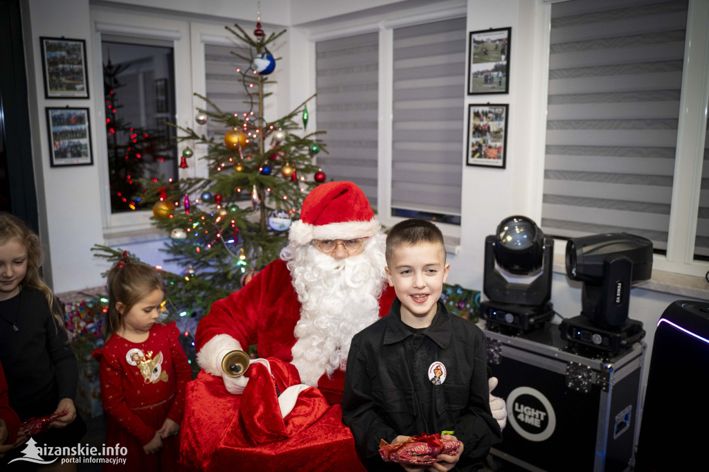 Mikołajkowy bal MDP w Nisku – święto młodych strażaków pełne nagród