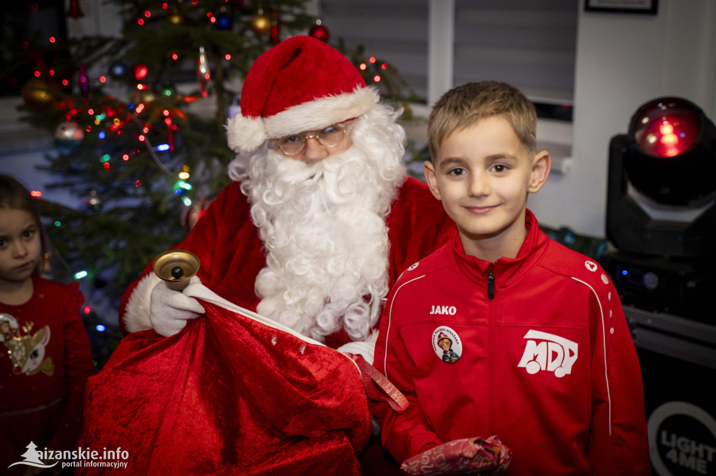 Mikołajkowy bal MDP w Nisku – święto młodych strażaków pełne nagród