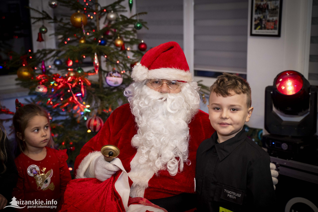 Mikołajkowy bal MDP w Nisku – święto młodych strażaków pełne nagród