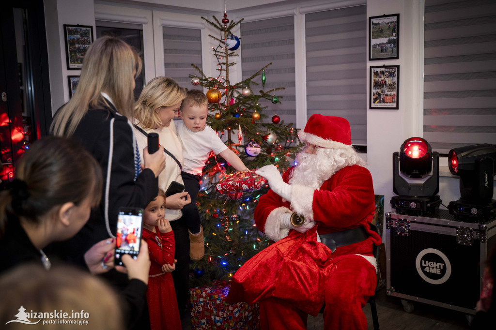 Mikołajkowy bal MDP w Nisku – święto młodych strażaków pełne nagród