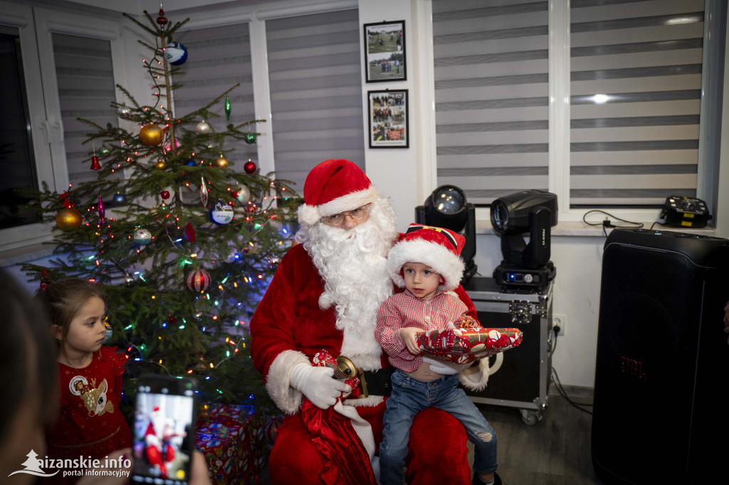 Mikołajkowy bal MDP w Nisku – święto młodych strażaków pełne nagród