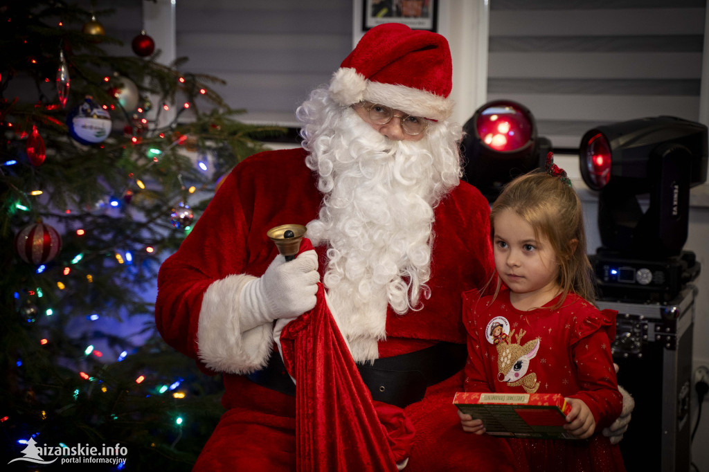 Mikołajkowy bal MDP w Nisku – święto młodych strażaków pełne nagród