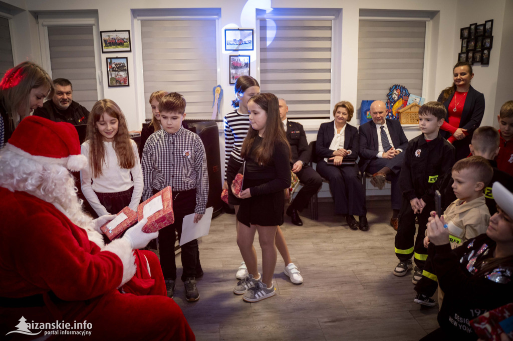 Mikołajkowy bal MDP w Nisku – święto młodych strażaków pełne nagród