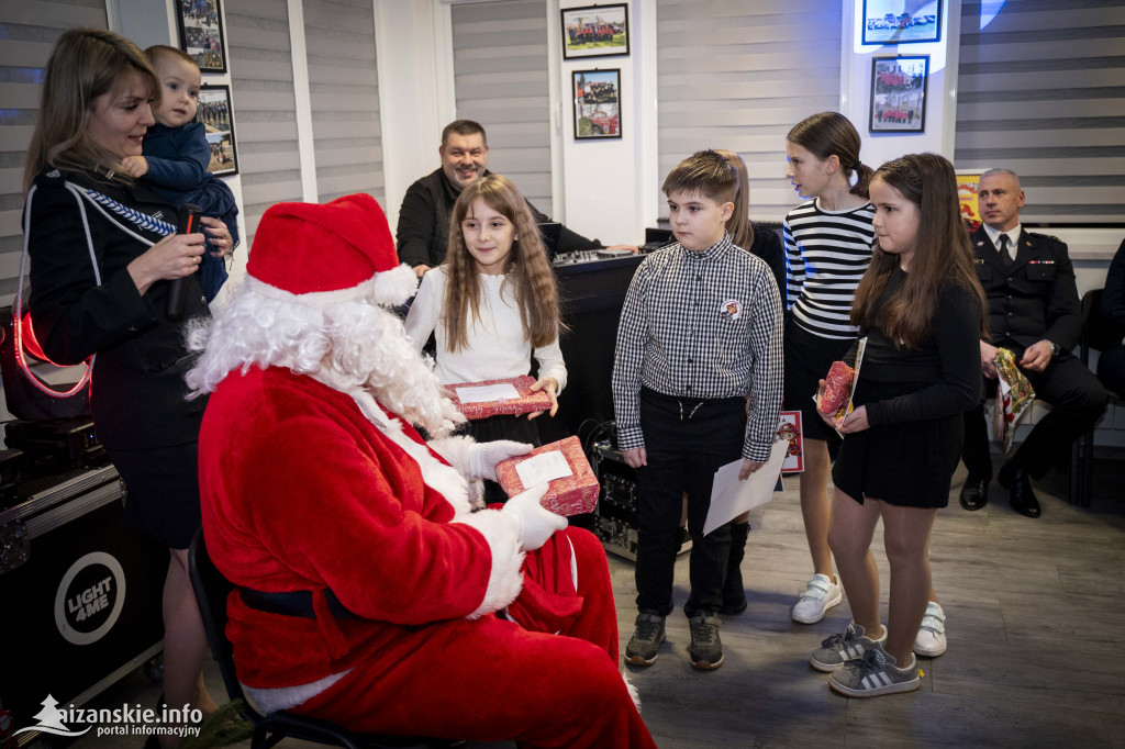 Mikołajkowy bal MDP w Nisku – święto młodych strażaków pełne nagród