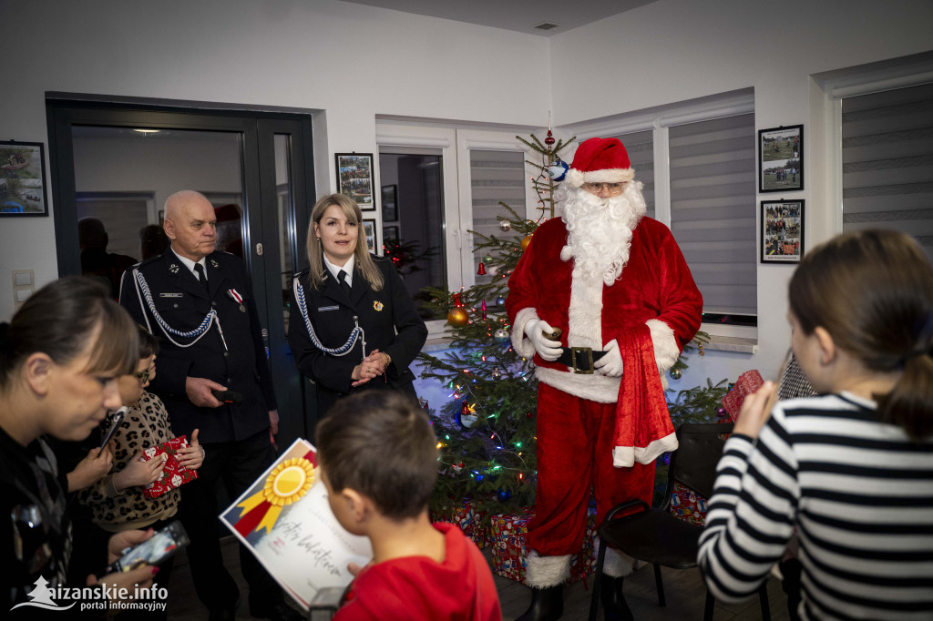 Mikołajkowy bal MDP w Nisku – święto młodych strażaków pełne nagród