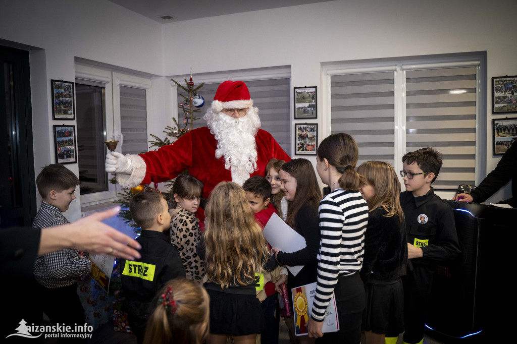 Mikołajkowy bal MDP w Nisku – święto młodych strażaków pełne nagród