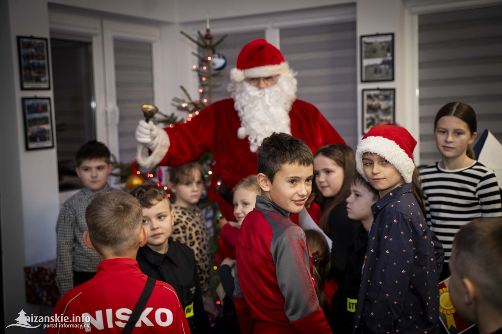 Mikołajkowy bal MDP w Nisku – święto młodych strażaków pełne nagród