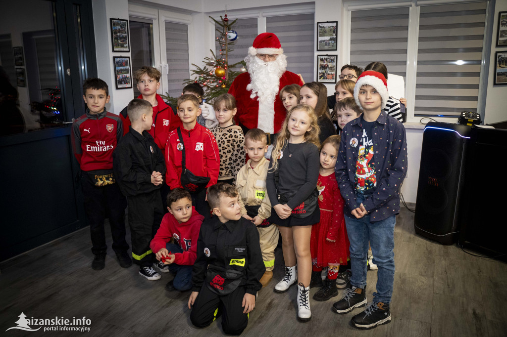 Mikołajkowy bal MDP w Nisku – święto młodych strażaków pełne nagród