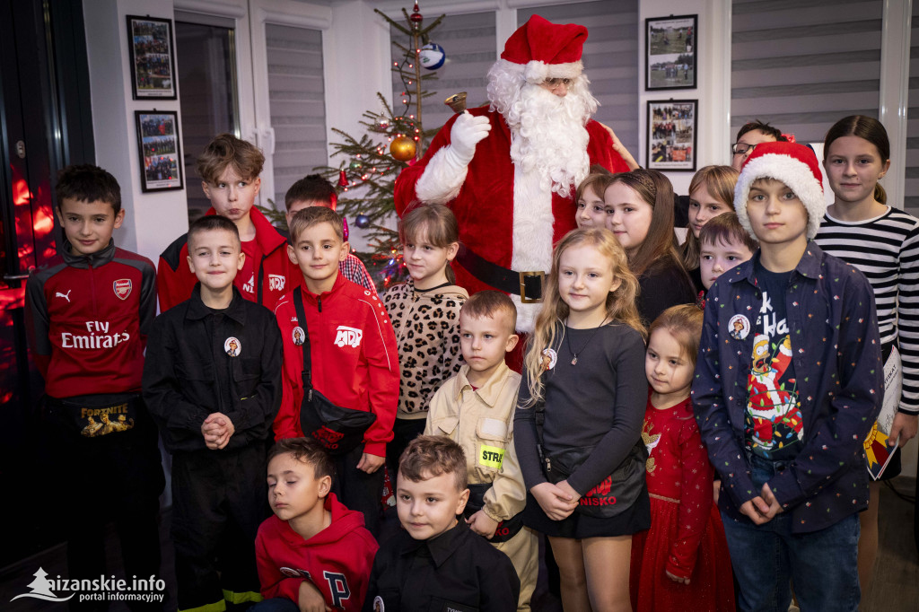 Mikołajkowy bal MDP w Nisku – święto młodych strażaków pełne nagród