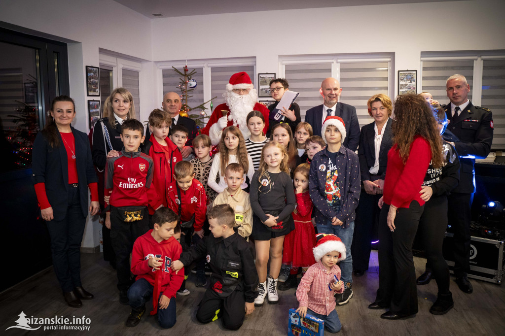 Mikołajkowy bal MDP w Nisku – święto młodych strażaków pełne nagród