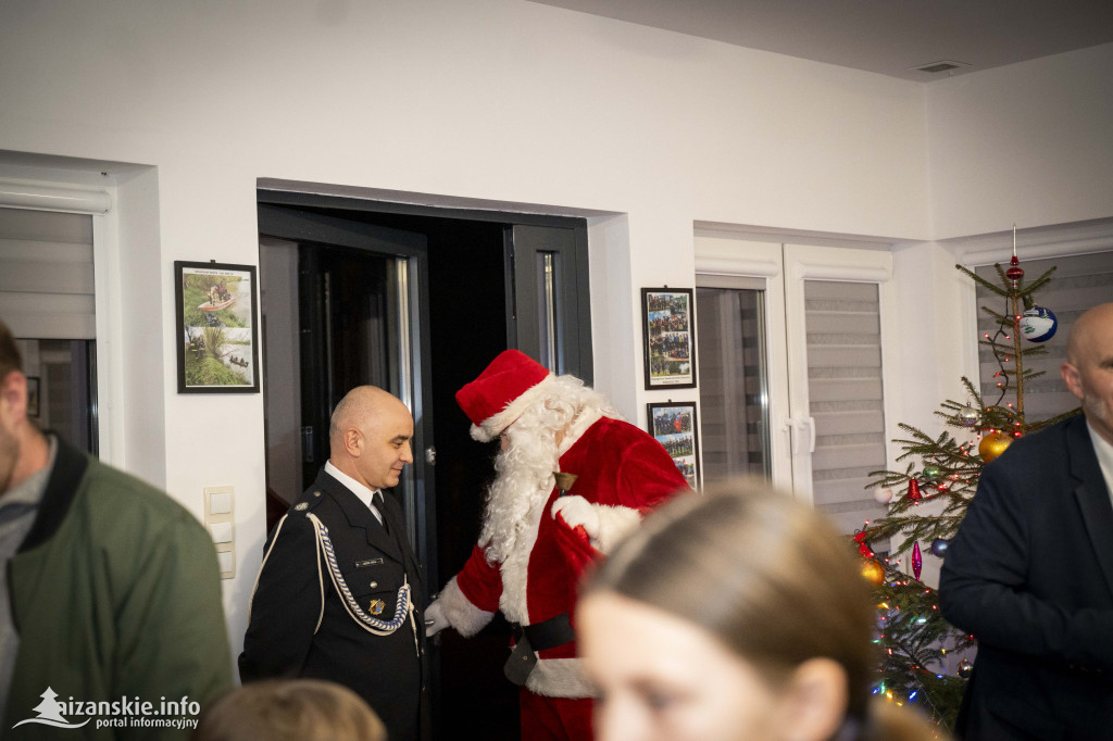 Mikołajkowy bal MDP w Nisku – święto młodych strażaków pełne nagród