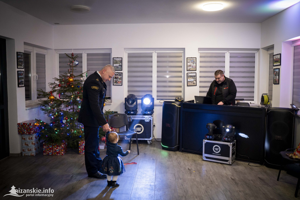 Mikołajkowy bal MDP w Nisku – święto młodych strażaków pełne nagród